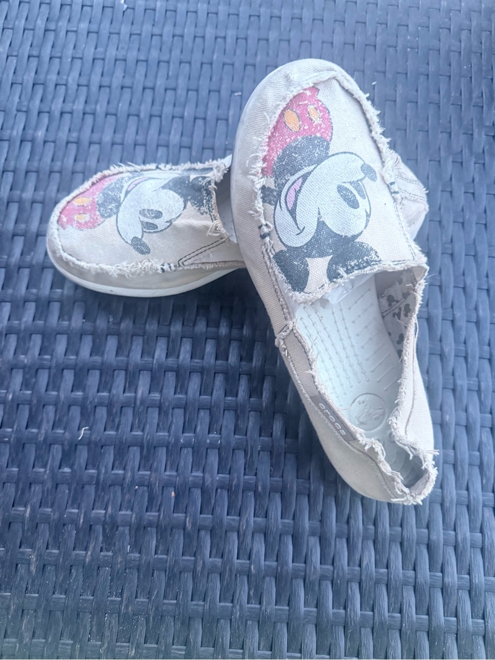 Mickey Mouse Disney Crocs Canvas Slip On Women’s size 9 - Picture 3 of 7